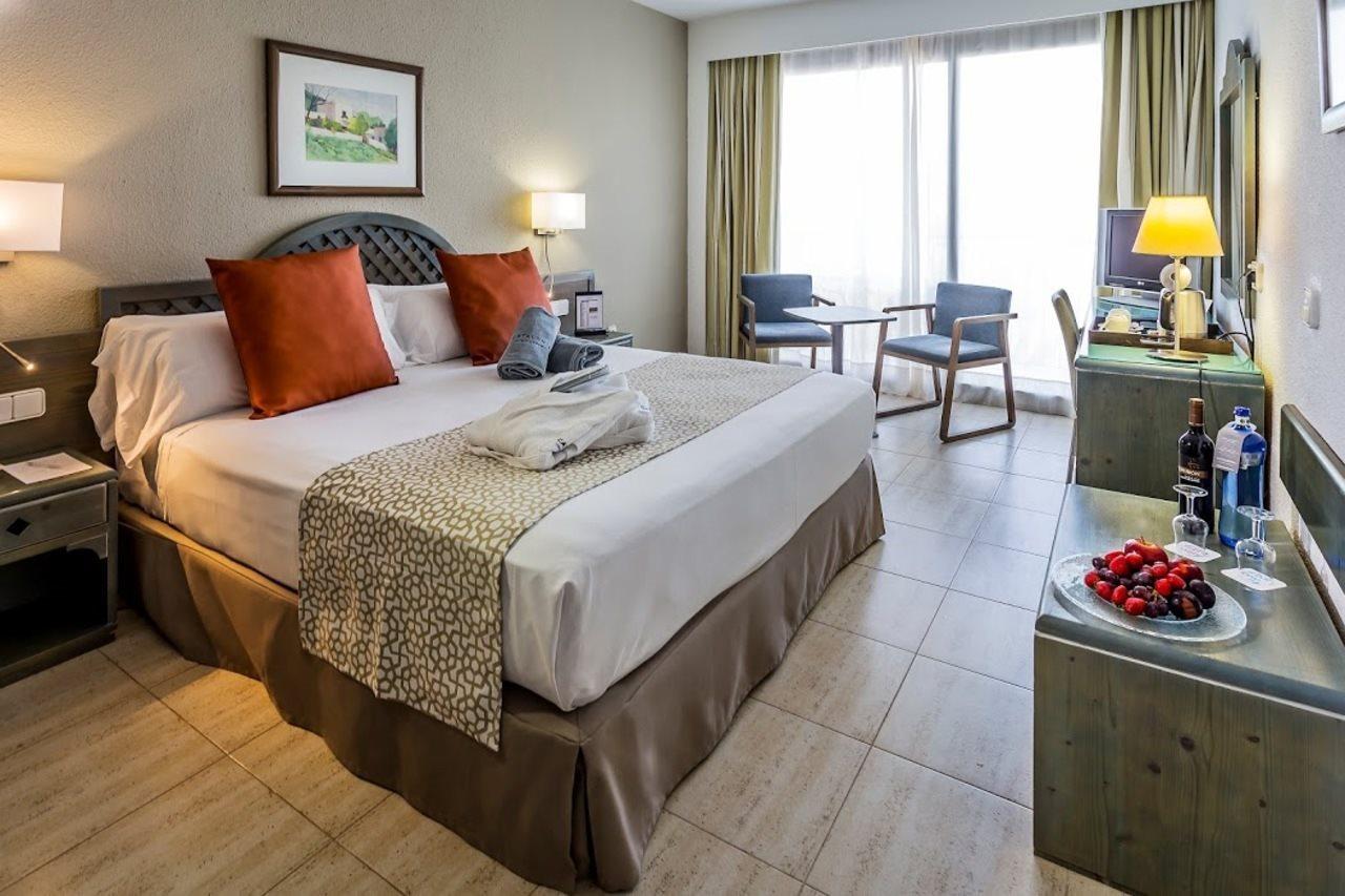 Hotel Catalonia Ses Estaques - Adults Only Santa Eularia des Riu Esterno foto