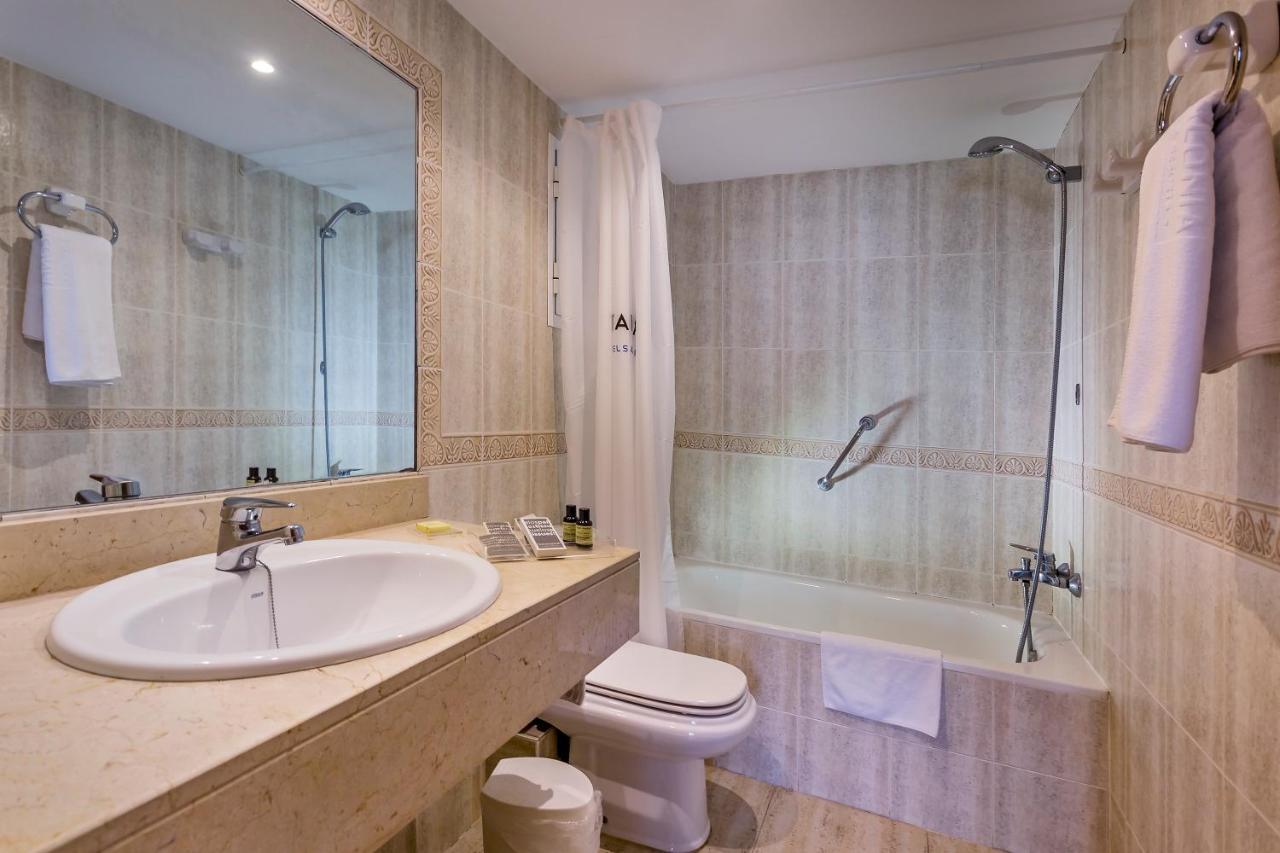 Hotel Catalonia Ses Estaques - Adults Only Santa Eularia des Riu Esterno foto