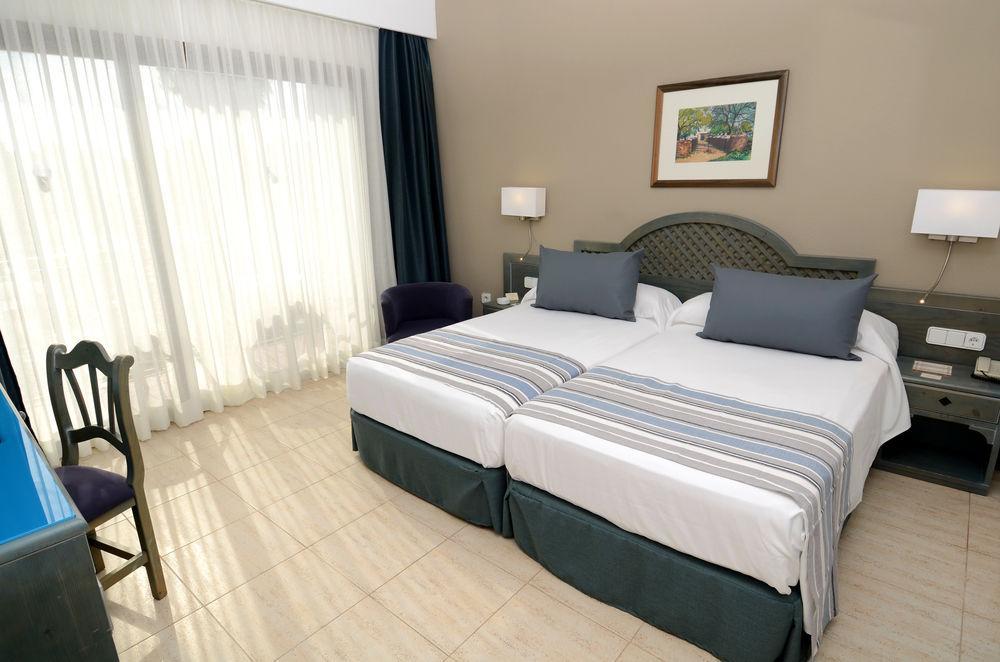 Hotel Catalonia Ses Estaques - Adults Only Santa Eularia des Riu Esterno foto