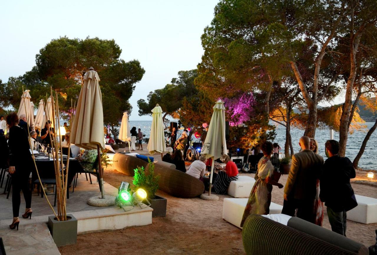 Hotel Catalonia Ses Estaques - Adults Only Santa Eularia des Riu Esterno foto